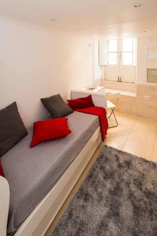 Low Cost - Historic City Center Rc Apartment Lisbon Bagian luar foto