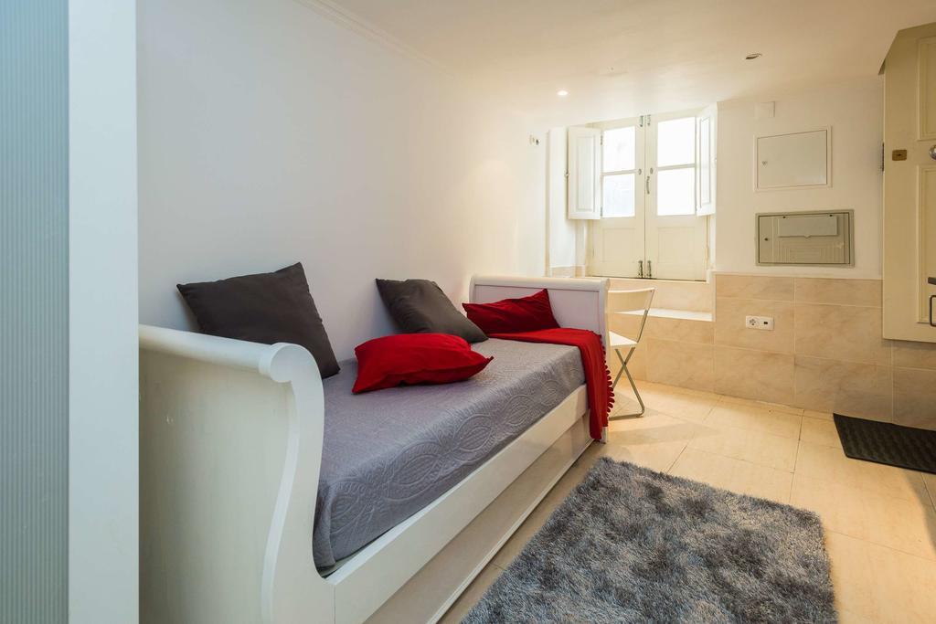 Low Cost - Historic City Center Rc Apartment Lisbon Bagian luar foto